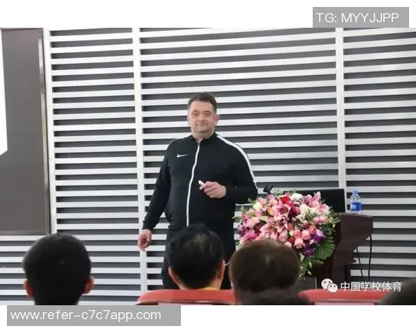 持证足球教练的职业发展路径与培训体系探讨 持证足球教练的职业发展路径与培训体系探讨